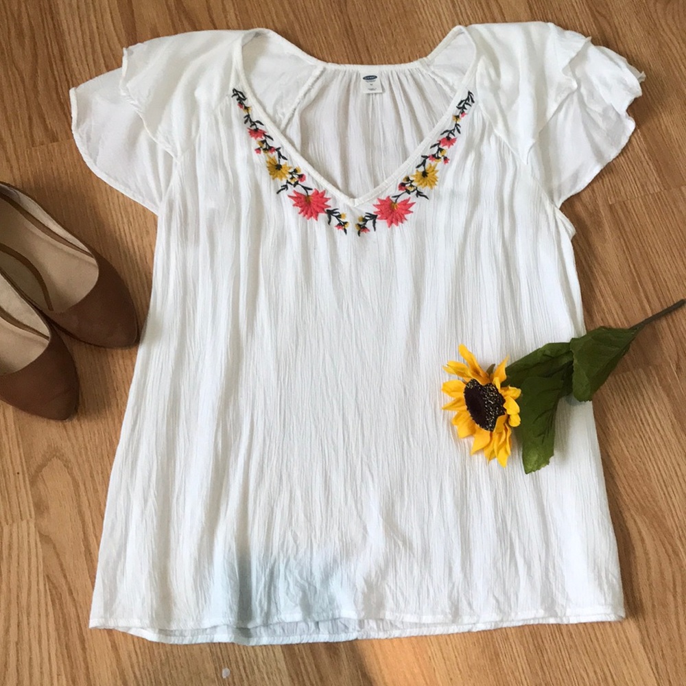 White flowy top! - Picture 2 of 4